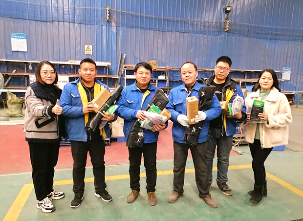 華禹護(hù)欄公司工會(huì)開(kāi)展車間送溫暖慰問(wèn)活動(dòng)