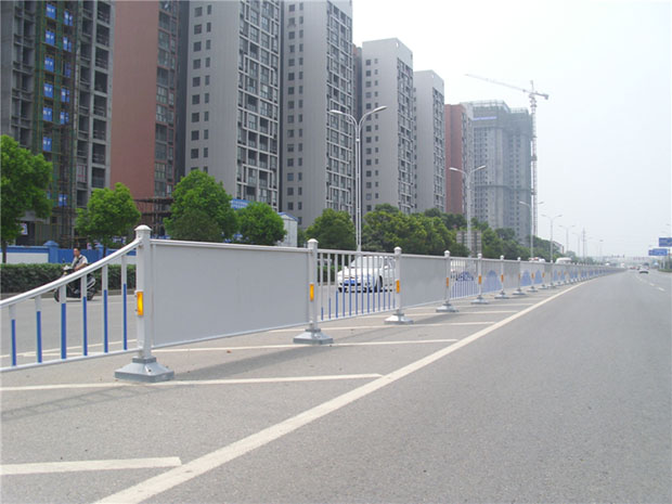 塑鋼護欄制作安裝技術要求規(guī)范在道路隔離護欄中的應用