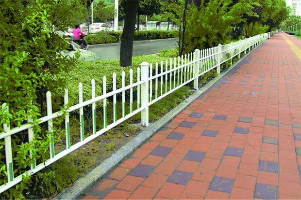 湖北鋅鋼草坪<a href=http://www.endaguoji.com target=_blank class=infotextkey>護欄廠家</a>如何找