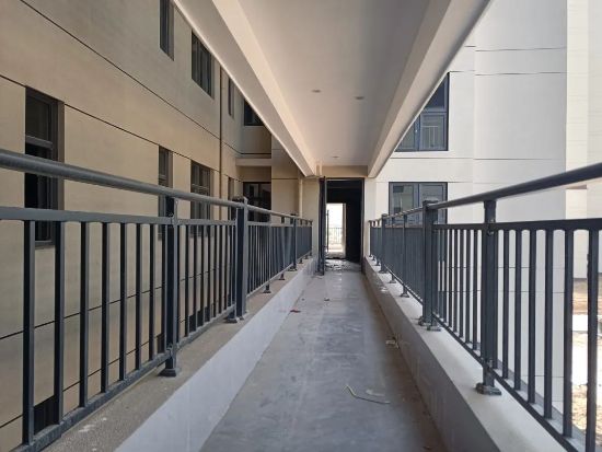 河南南陽唐河秦晉花苑連廊欄陽臺護欄百葉窗項目