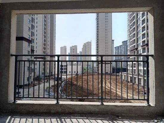河南南陽唐河秦晉花苑連廊欄陽臺護欄百葉窗項目