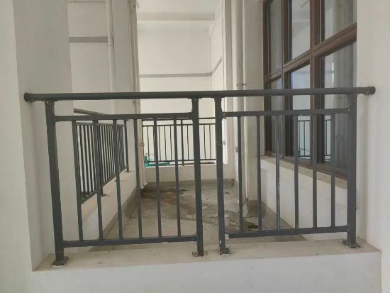 湖北襄陽瀾岸公館陽臺護欄百葉窗項目 湖北襄陽瀾岸公館陽臺護欄百葉窗項目