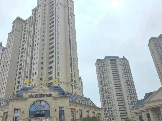 湖北襄陽瀾岸公館陽臺護欄百葉窗項目 湖北襄陽瀾岸公館陽臺護欄百葉窗項目