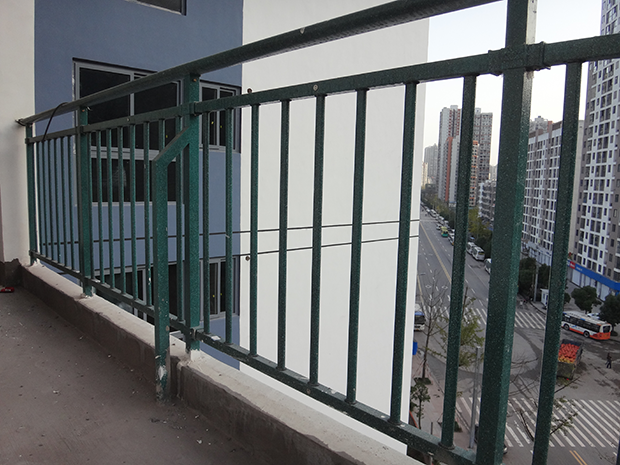 成品<a href=http://www.endaguoji.com target=_blank class=infotextkey>鋅鋼陽臺護欄</a>如何采取防護措施