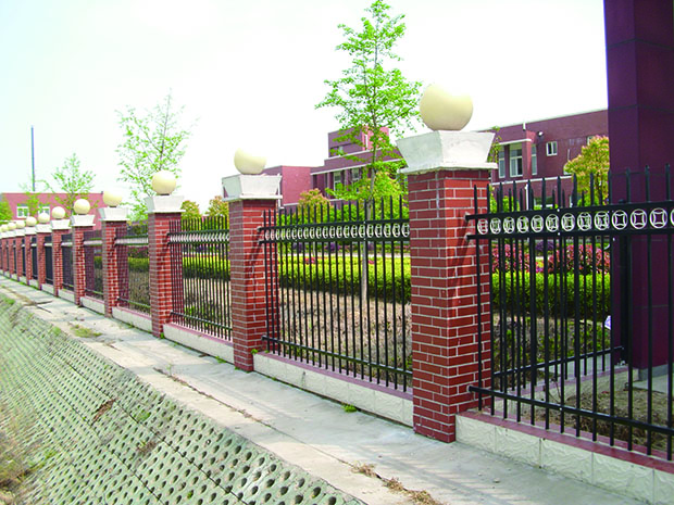 鄭州<a href=http://www.endaguoji.com target=_blank class=infotextkey>護(hù)欄廠家</a>直銷哪家好