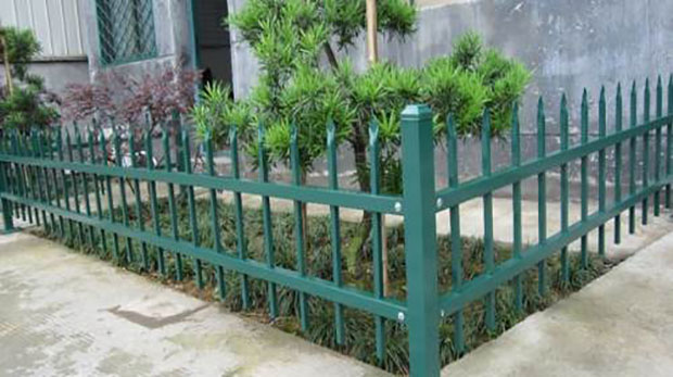 鋅鋼草坪<a href=http://www.endaguoji.com target=_blank class=infotextkey>護欄廠家</a>價格多少錢一米?