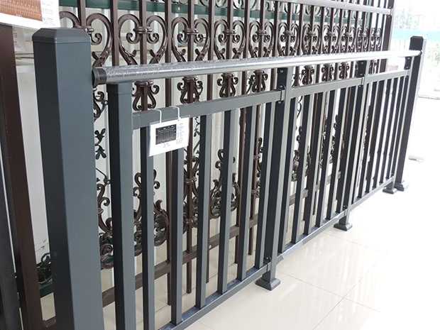 <a href=http://www.endaguoji.com/news/industry/896.html target=_blank class=infotextkey>熱鍍鋅護(hù)欄</a>是怎么達(dá)到防腐效果的