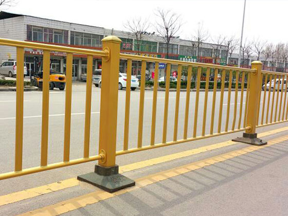 道路護欄的熱鍍鋅生產工藝優(yōu)勢是什么