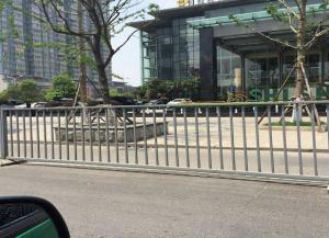 眼中無欄，心中有欄，爭做文明市民