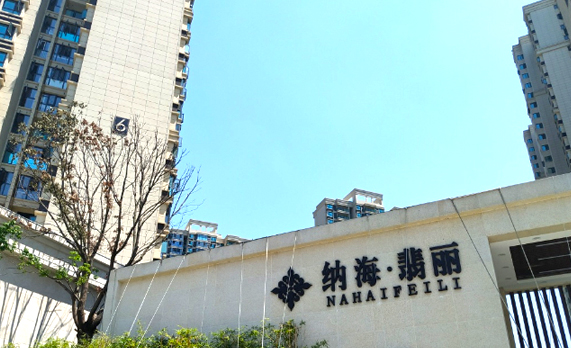湖北荊州納?！潲愪\鋼陽臺欄桿案例