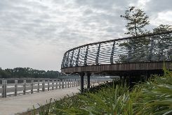 鋅鋼欄桿和傳統(tǒng)欄桿有什么區(qū)別？聽聽護(hù)欄廠怎么說