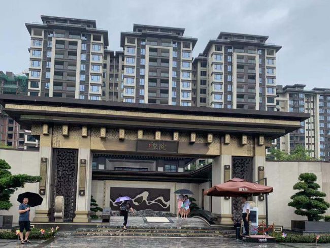 璽院玻璃陽(yáng)臺(tái)欄桿工程案例